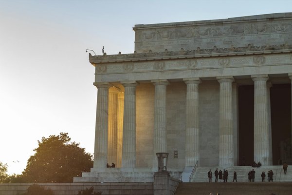 Comment les destinations touristiques se préparent-elles pour la saison 2024 ?